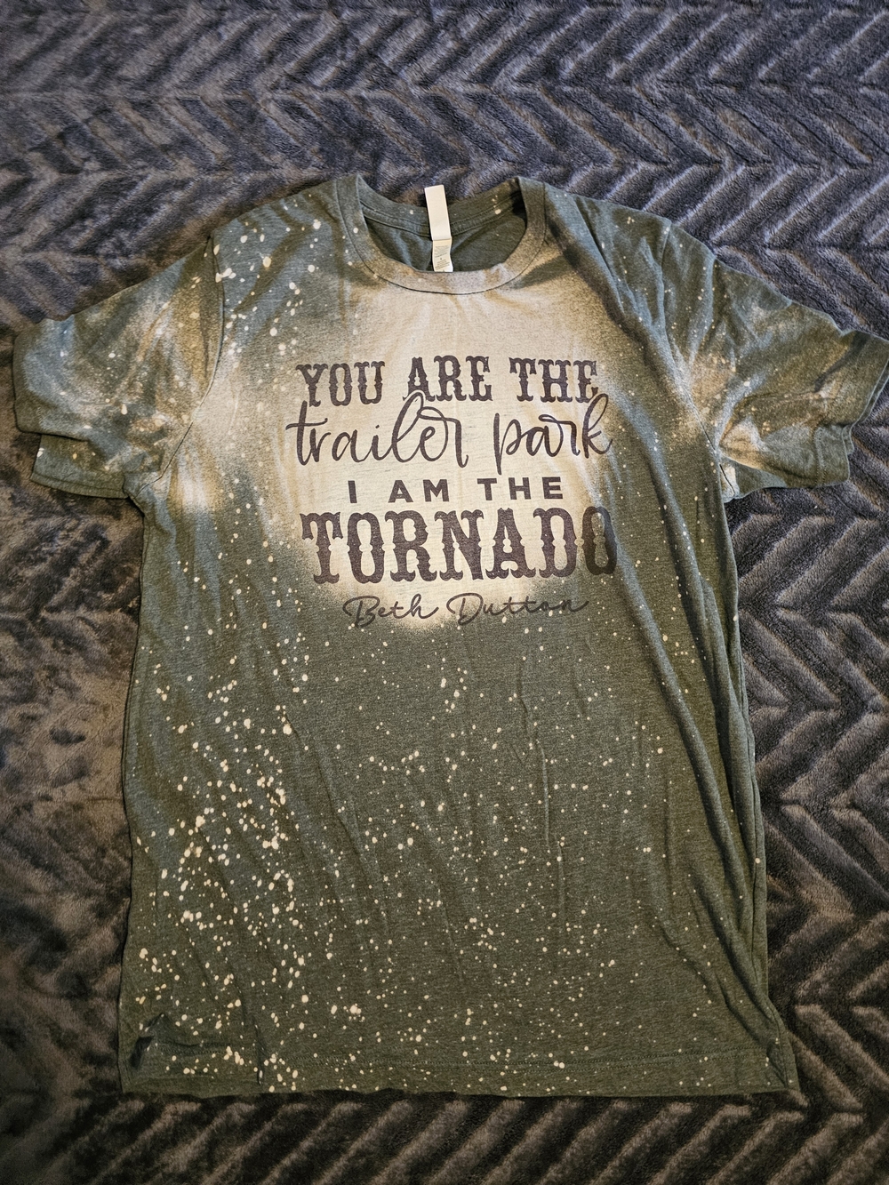 🤠💚 Beth Dutton Graphic Tee – Women’s Large 💚🤠